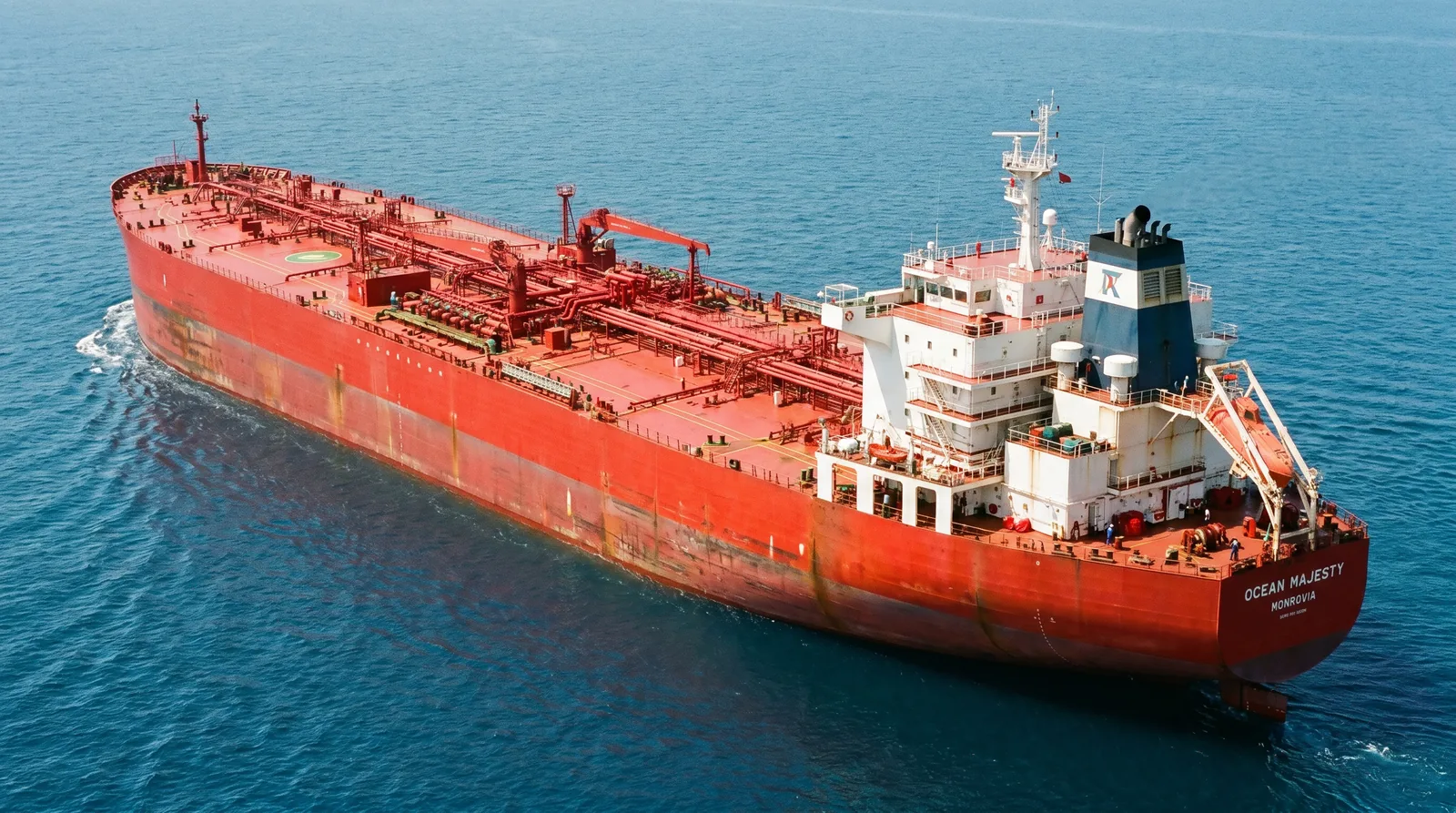 Crude and product tanker