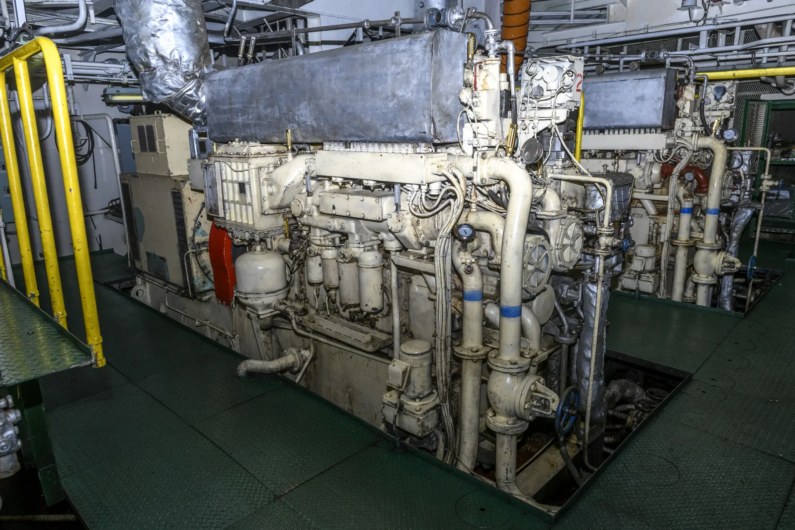 ENGINE ROOM  MAIN PROPULSION — container ship spare parts | Wattmare