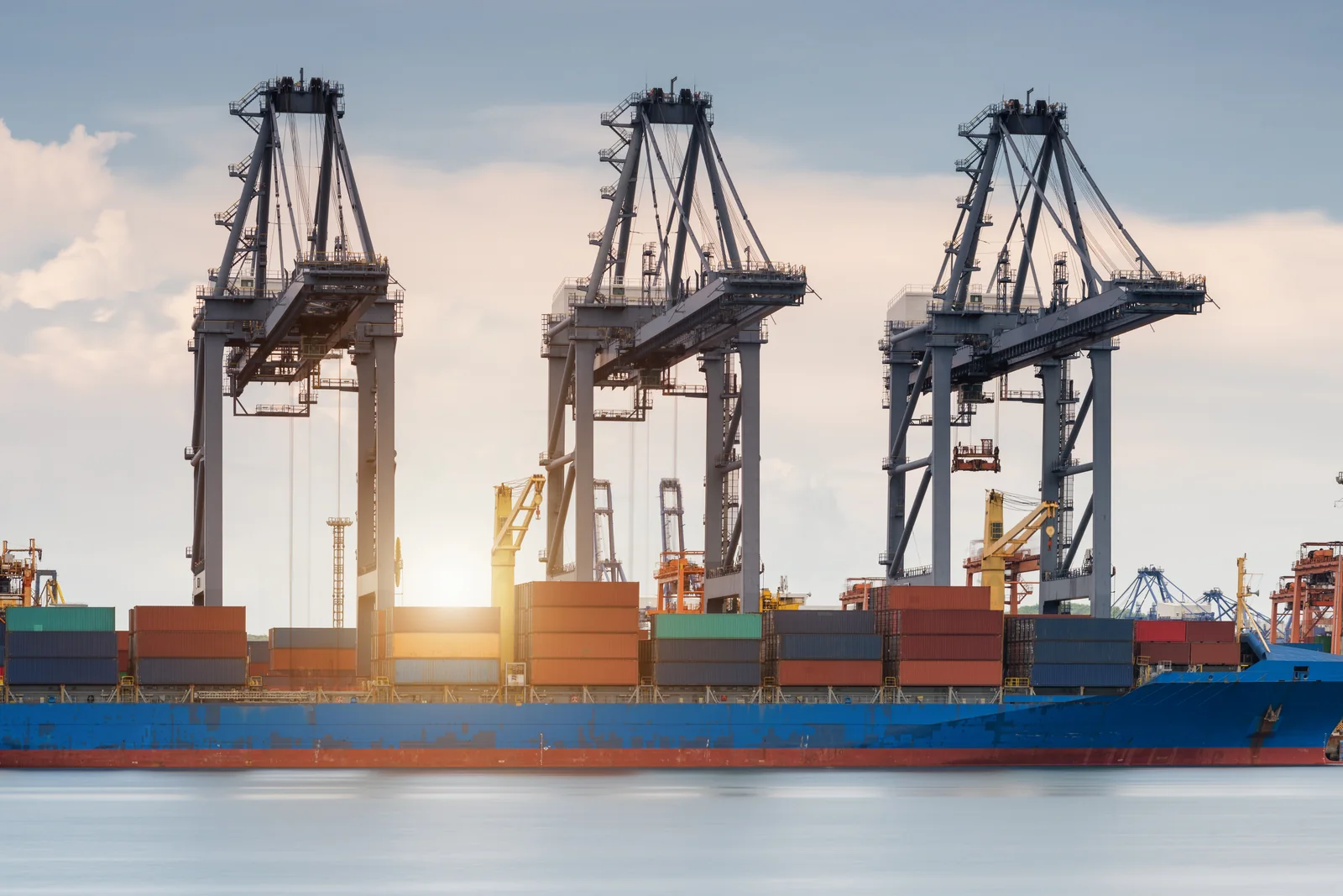 Manoeuvring  port calls — container ship spare parts | Wattmare