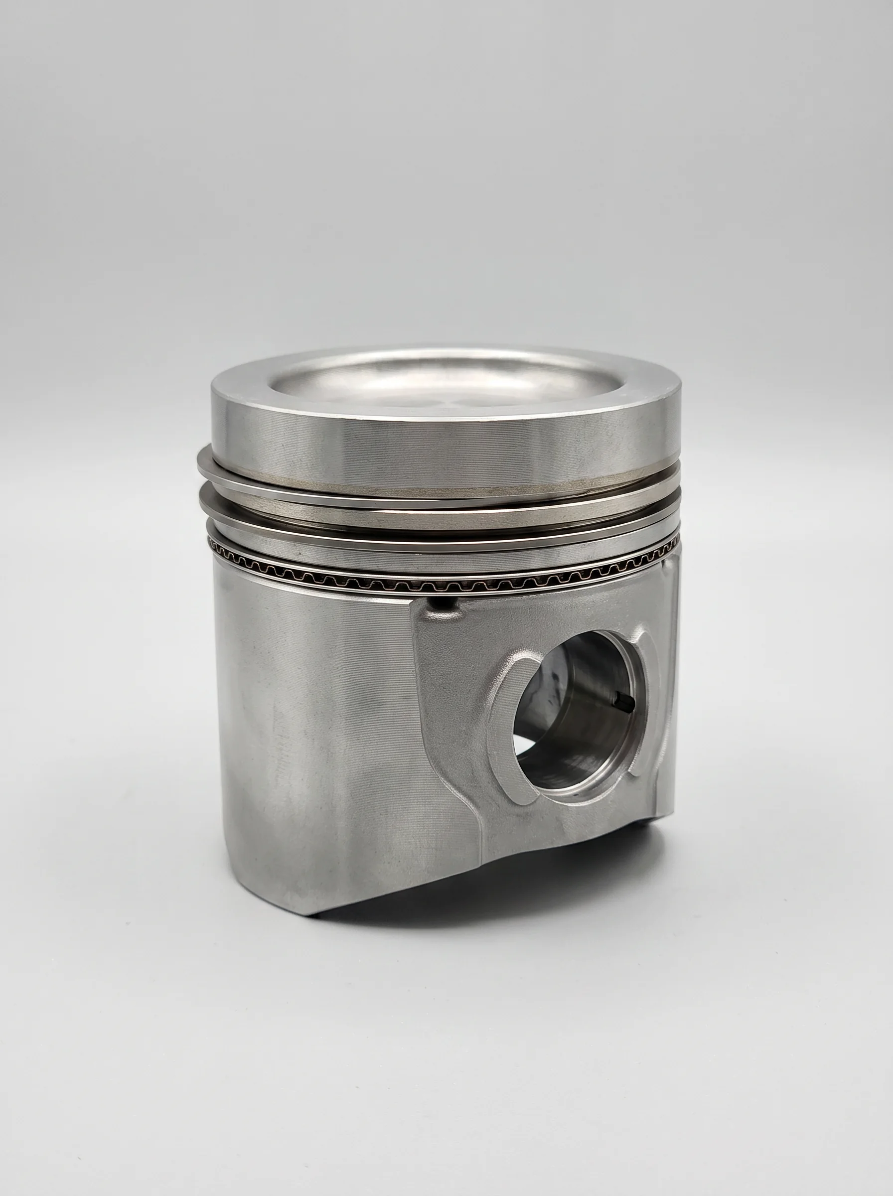 Reconditioned marine auxiliary engine cylinder head — pressure-tested, valves re-cut