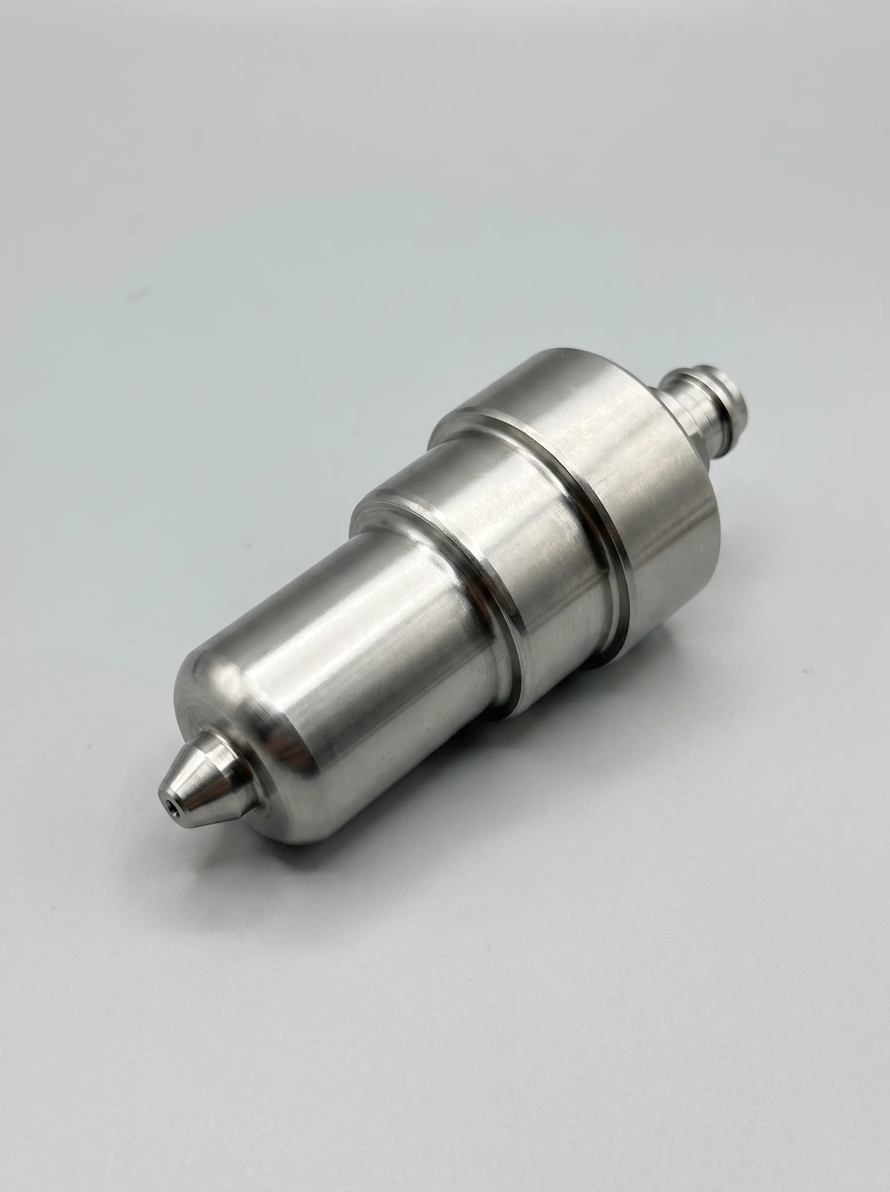 fuel injector of auxiliary marine engine
